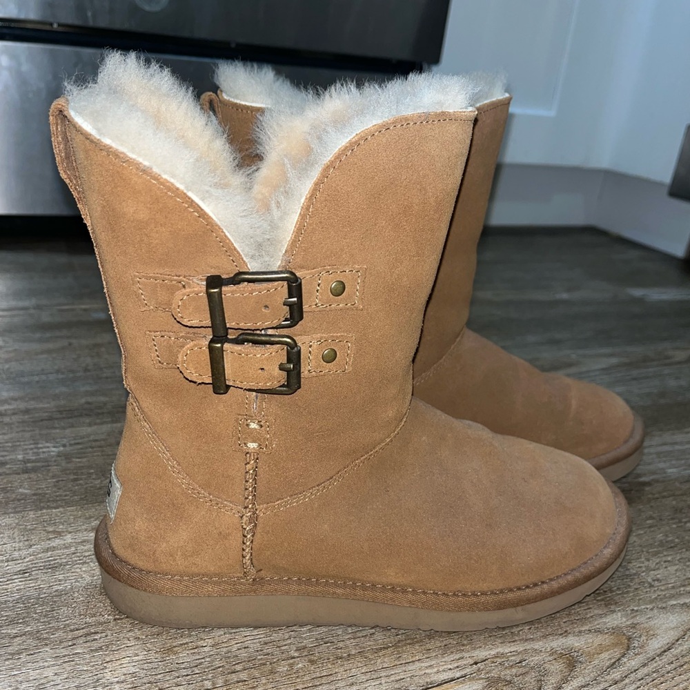 Women’s Tan Short Ugg Snow Boots